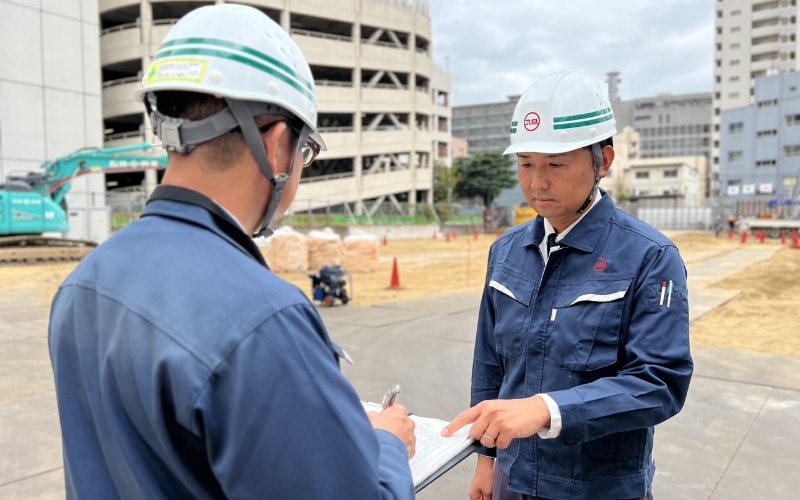 01建築部の男性の写真1